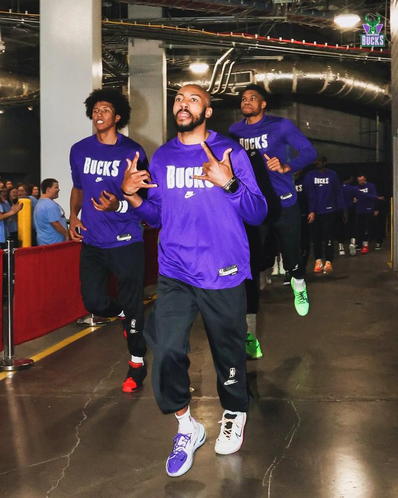 西雅图水手队终结长达 21 年的季后赛荒，全城陷入疯狂